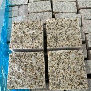 兰州 黄金麻花岗岩自然面小方块，弹石，马蹄石等