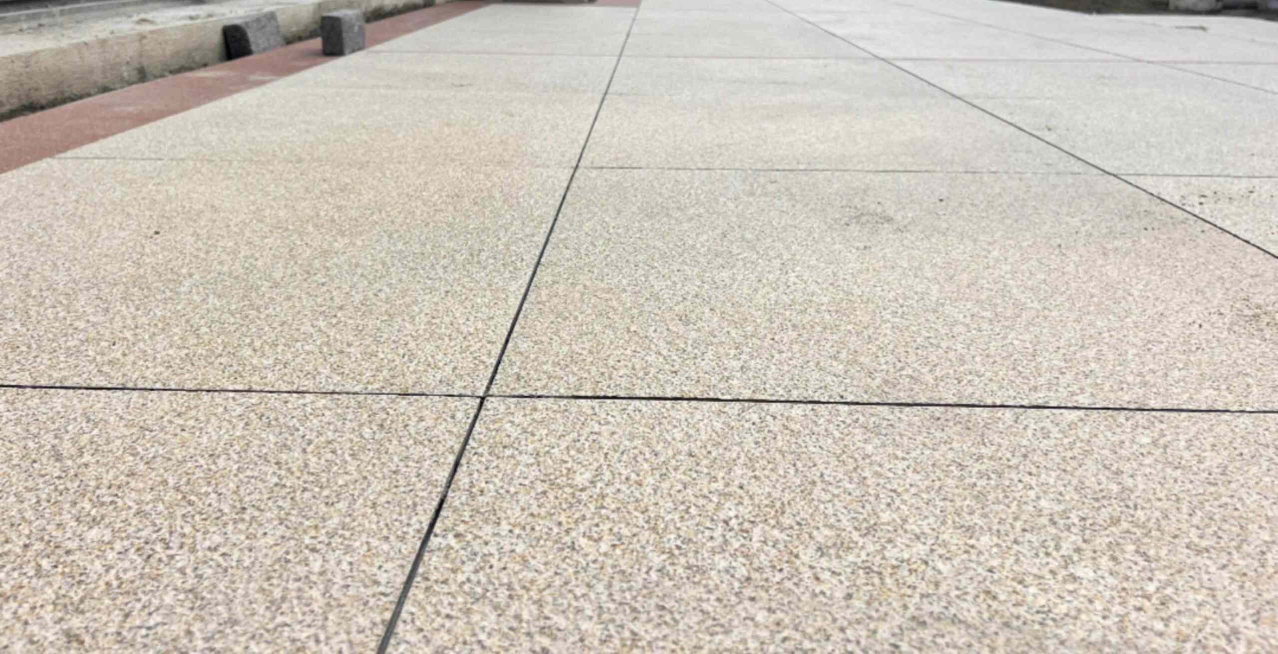 兰州 黄金麻花岗岩石板材荔枝面地面铺装效果