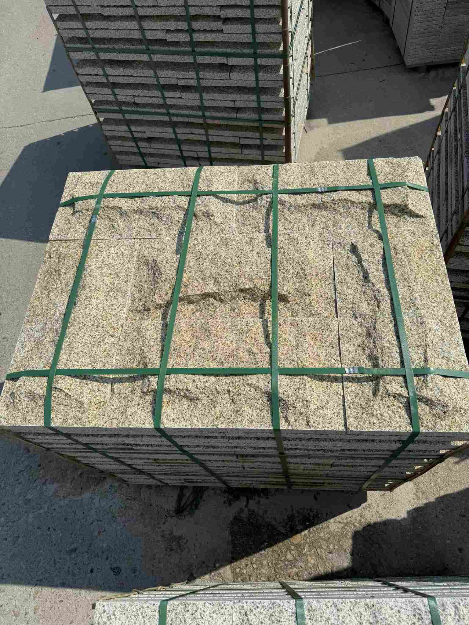 兰州 黄金麻花岗岩石材自然面蘑菇石成品