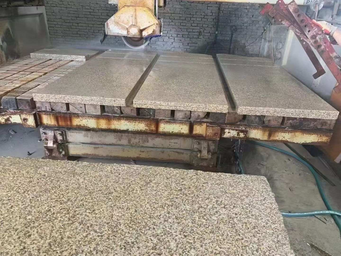 兰州 黄金麻荔枝面成品板加工