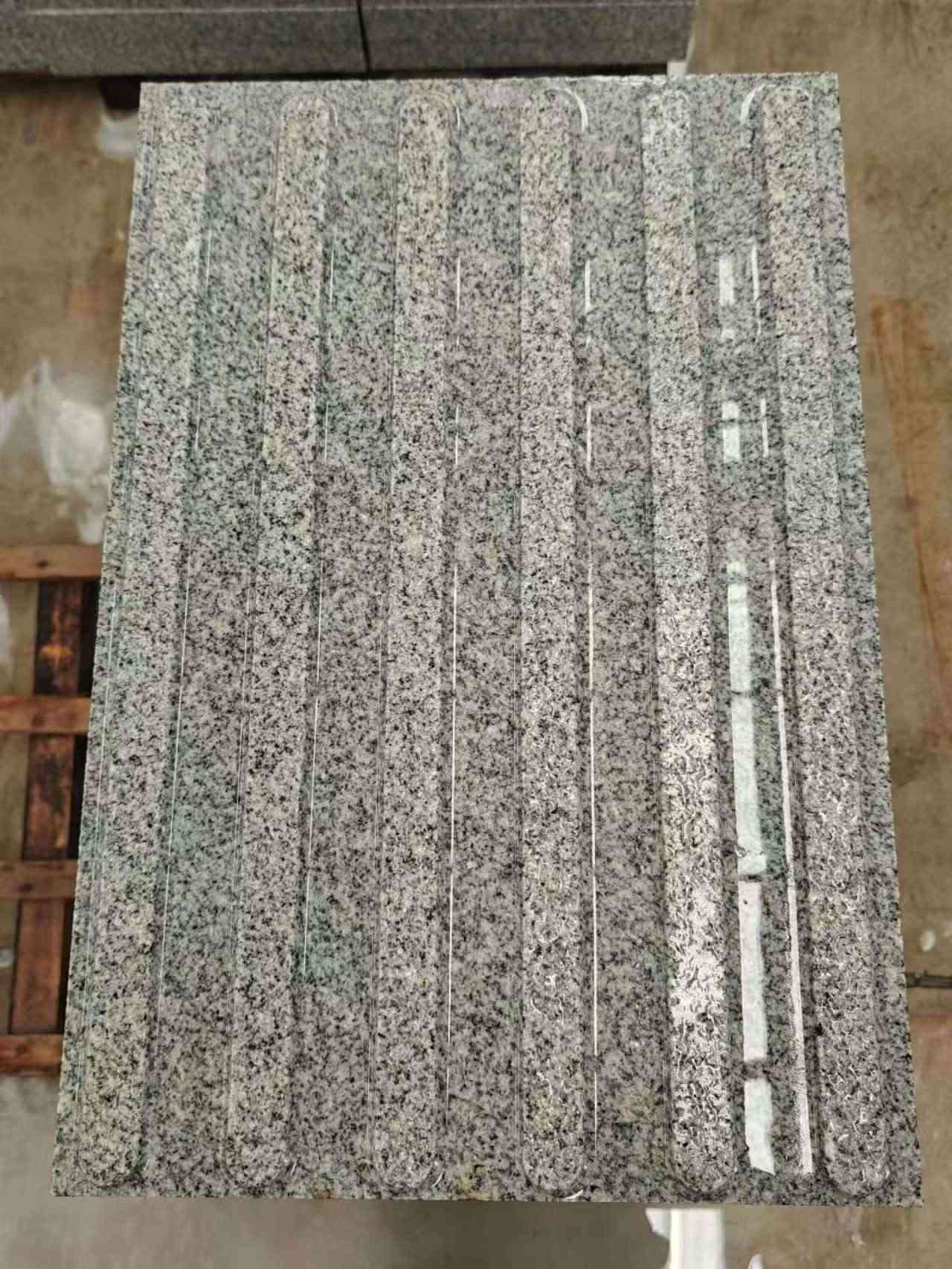 兰州 芝麻白花岗岩荔枝面雕刻盲道，盲条