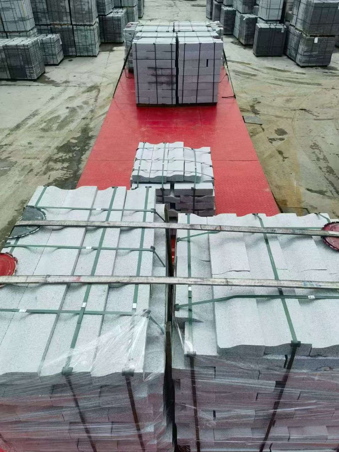 兰州 芝麻白仿形加直形路沿石出货日常