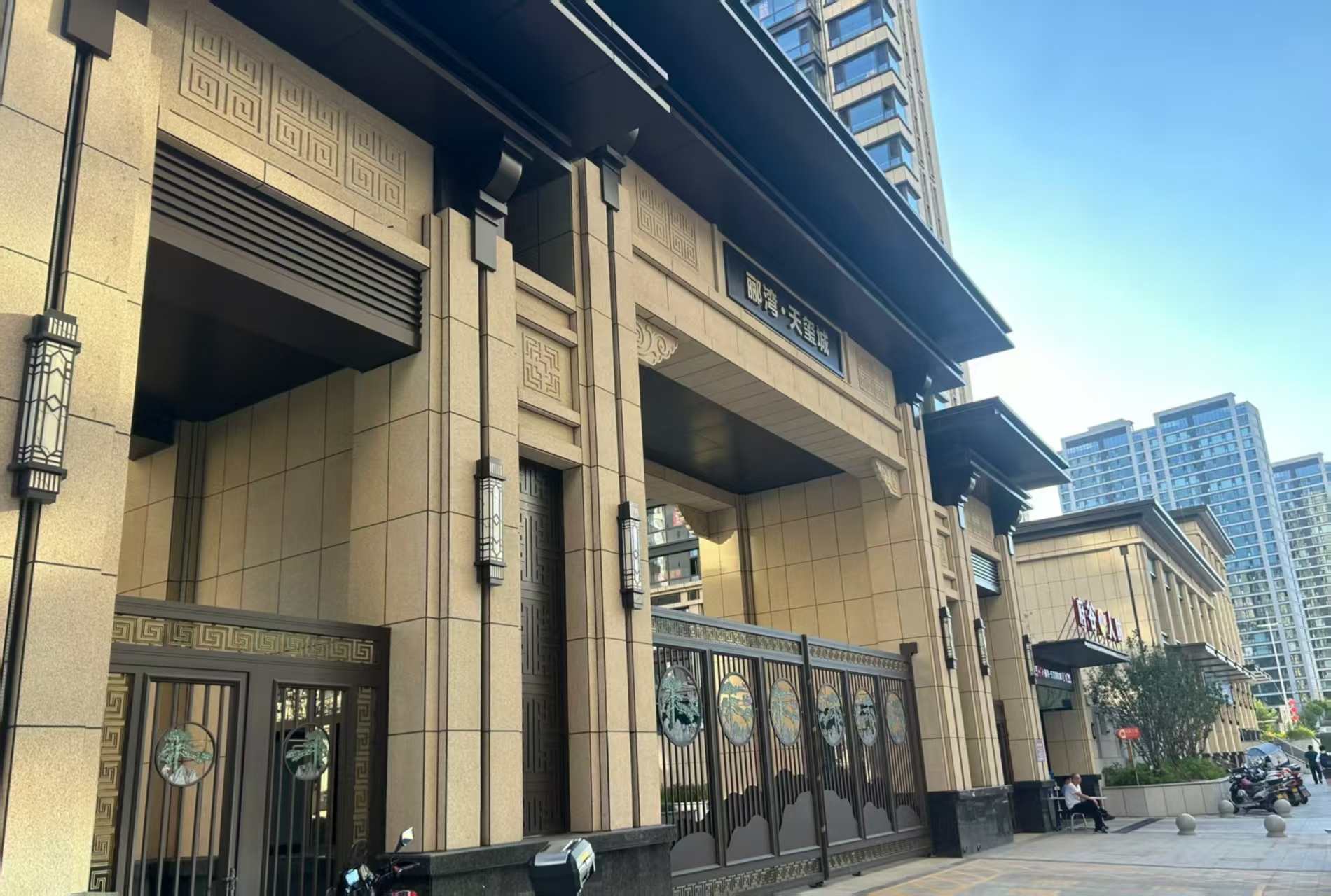 兰州 黄金麻花岗岩荔枝面小区门楼外墙干挂