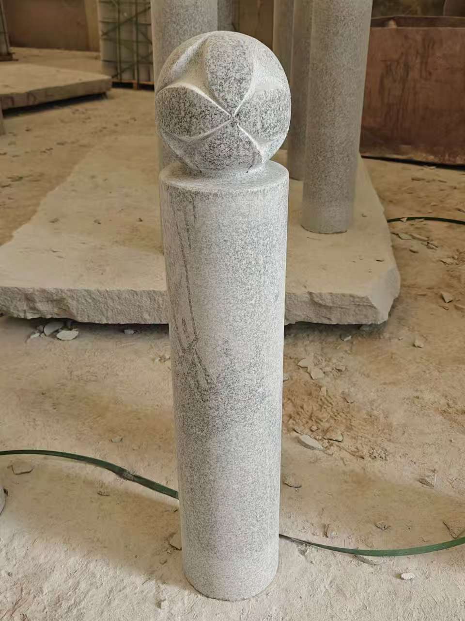 兰州 芝麻白花岗岩石材挡车石柱、停车柱、圆柱挡车柱、方柱挡车柱等