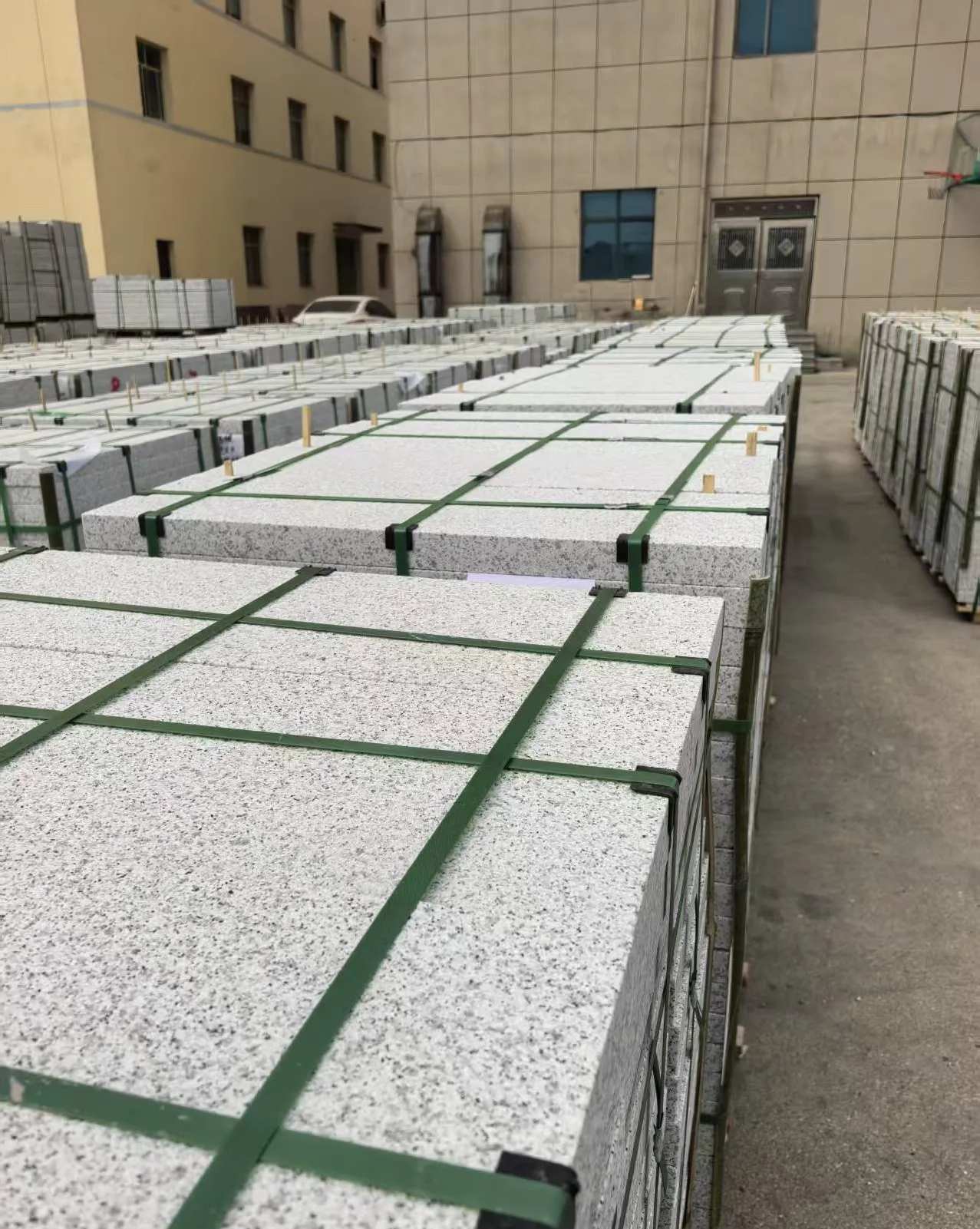 兰州 白麻花岗岩5.0公分荔枝面地铺石