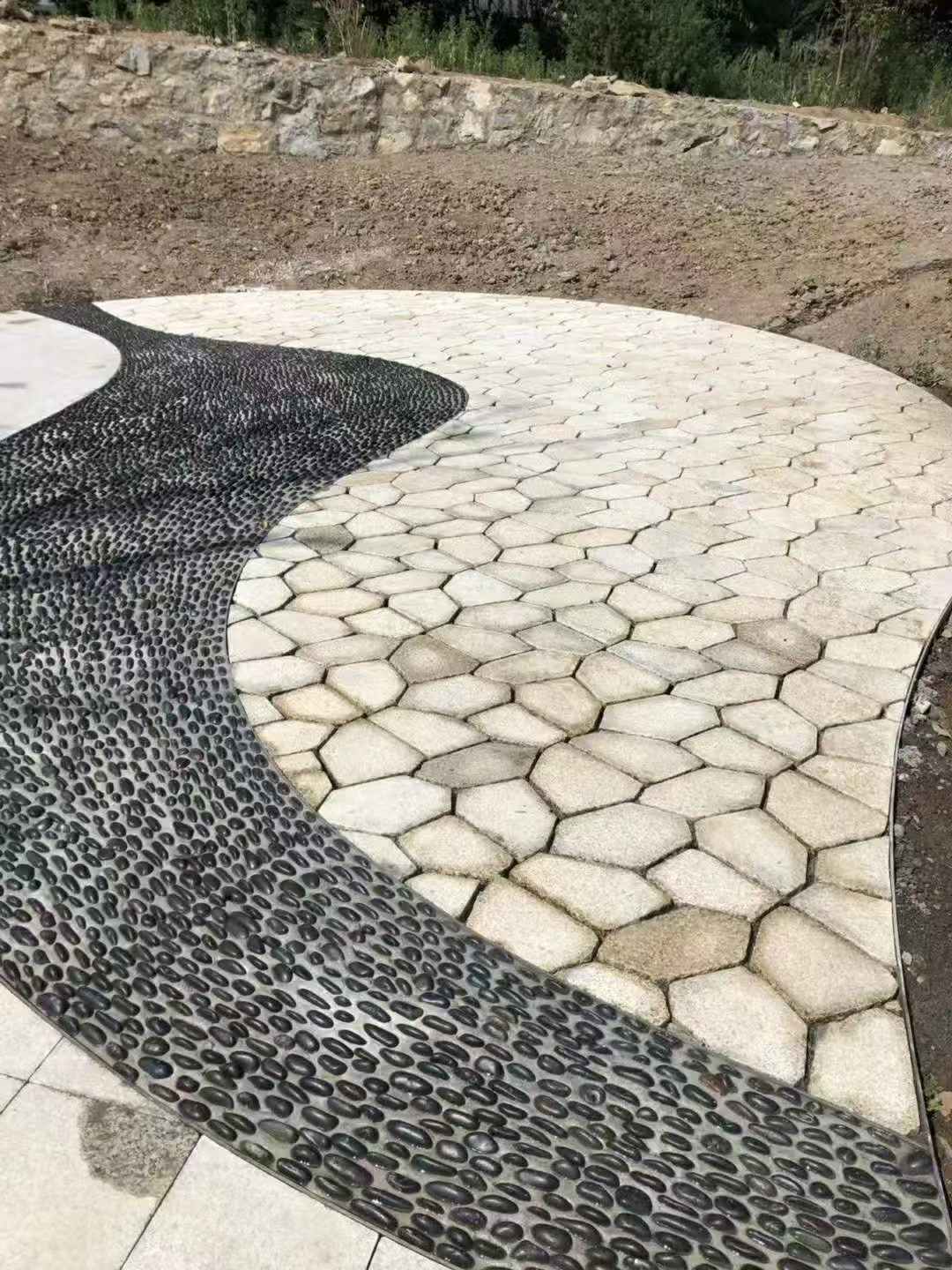 兰州 黄金麻冰裂纹地铺石工地铺装案例