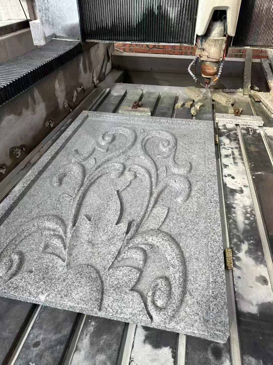 兰州 白麻别墅干挂雕花板