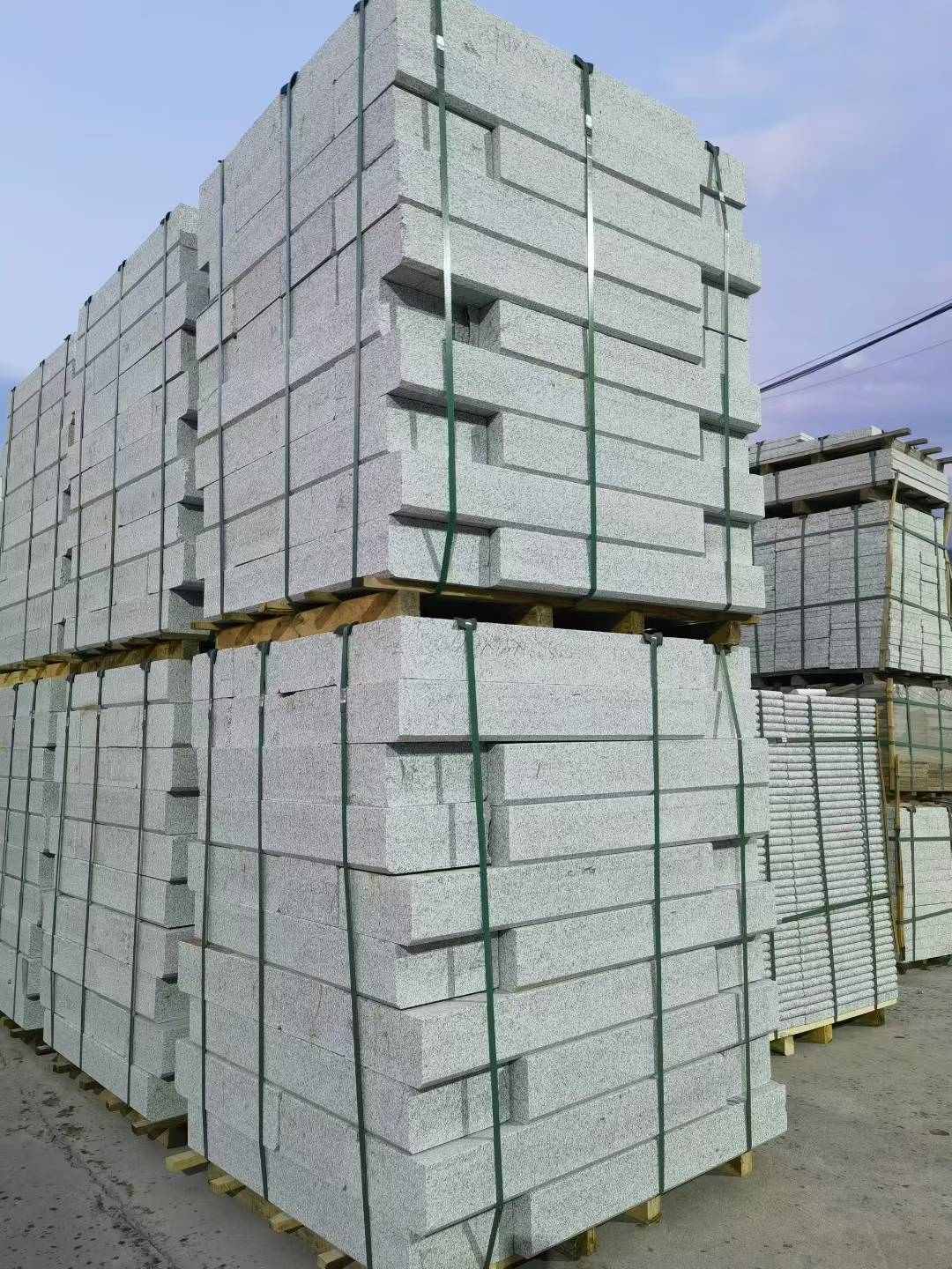 兰州 芝麻白花岗岩路沿石，路缘石，路肩石，道牙，立缘石，马路牙子，街沿石，侧石等