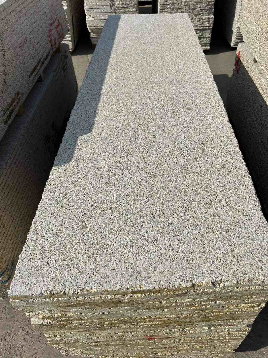 兰州 黄金麻花岗岩荔枝面毛板，半成品