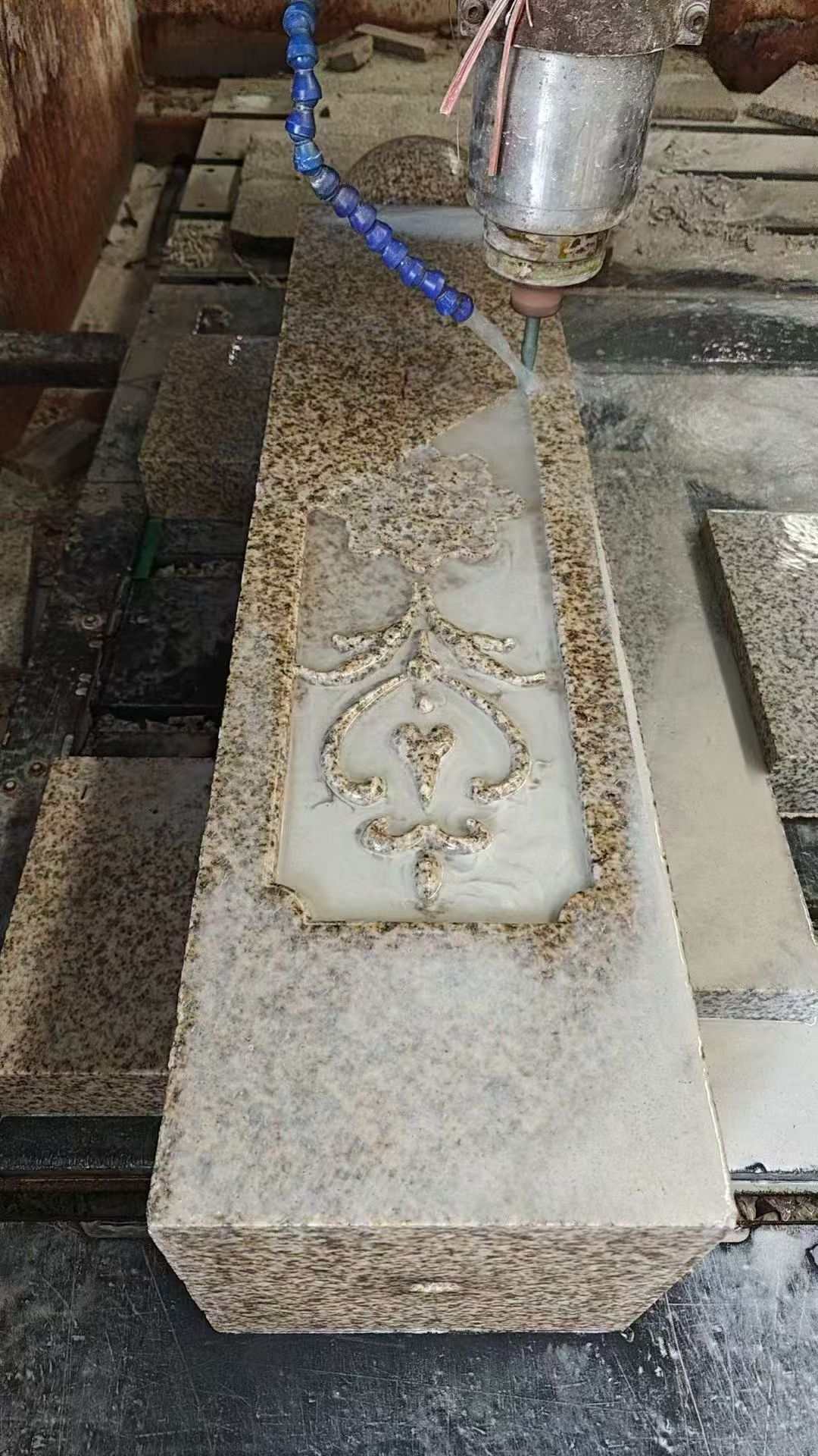 兰州 黄金麻花岗岩异形加工雕刻栏杆大柱