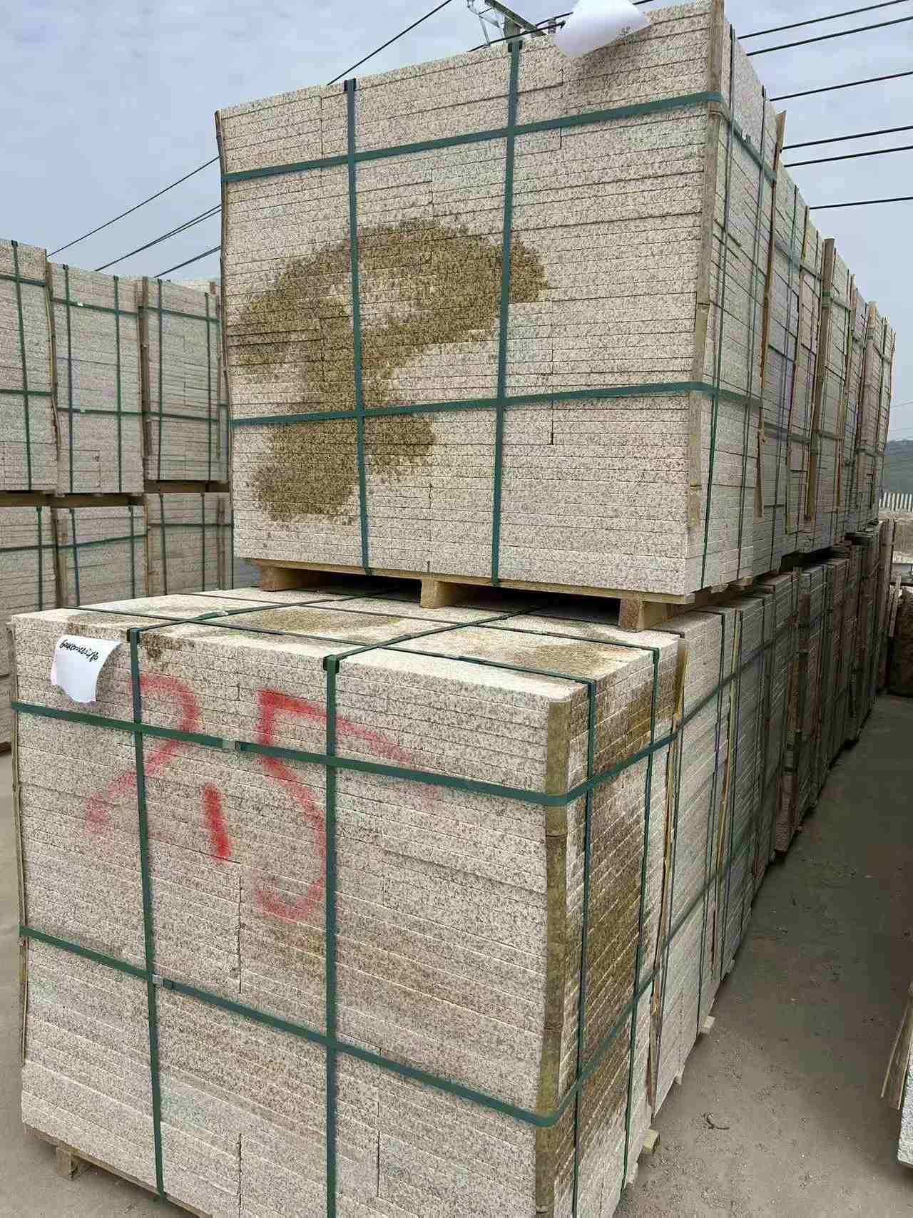 兰州 黄金麻花岗岩石材荔枝面地铺石2.5*300*600