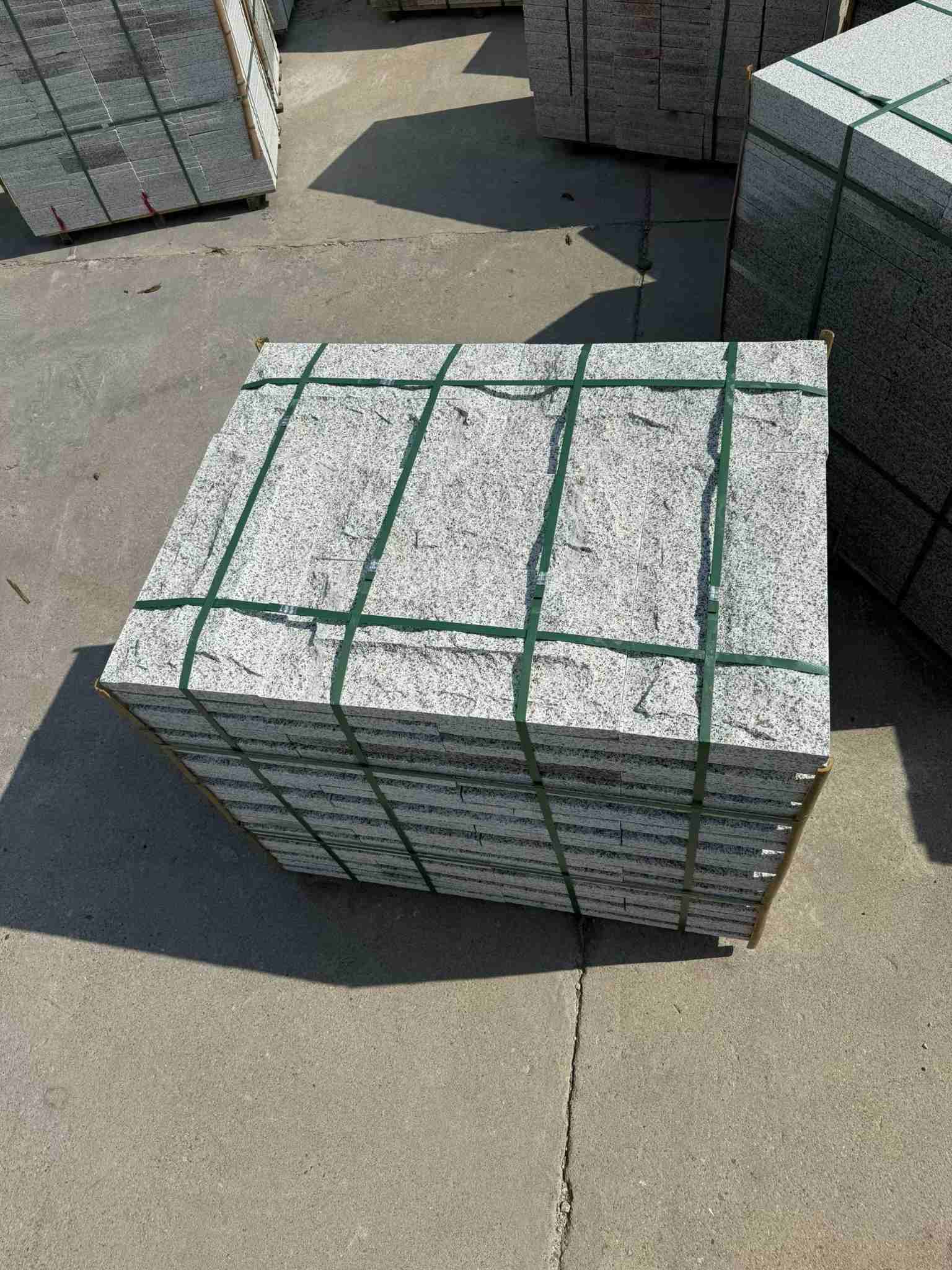 兰州 白麻花岗岩石材自然面蘑菇石成品