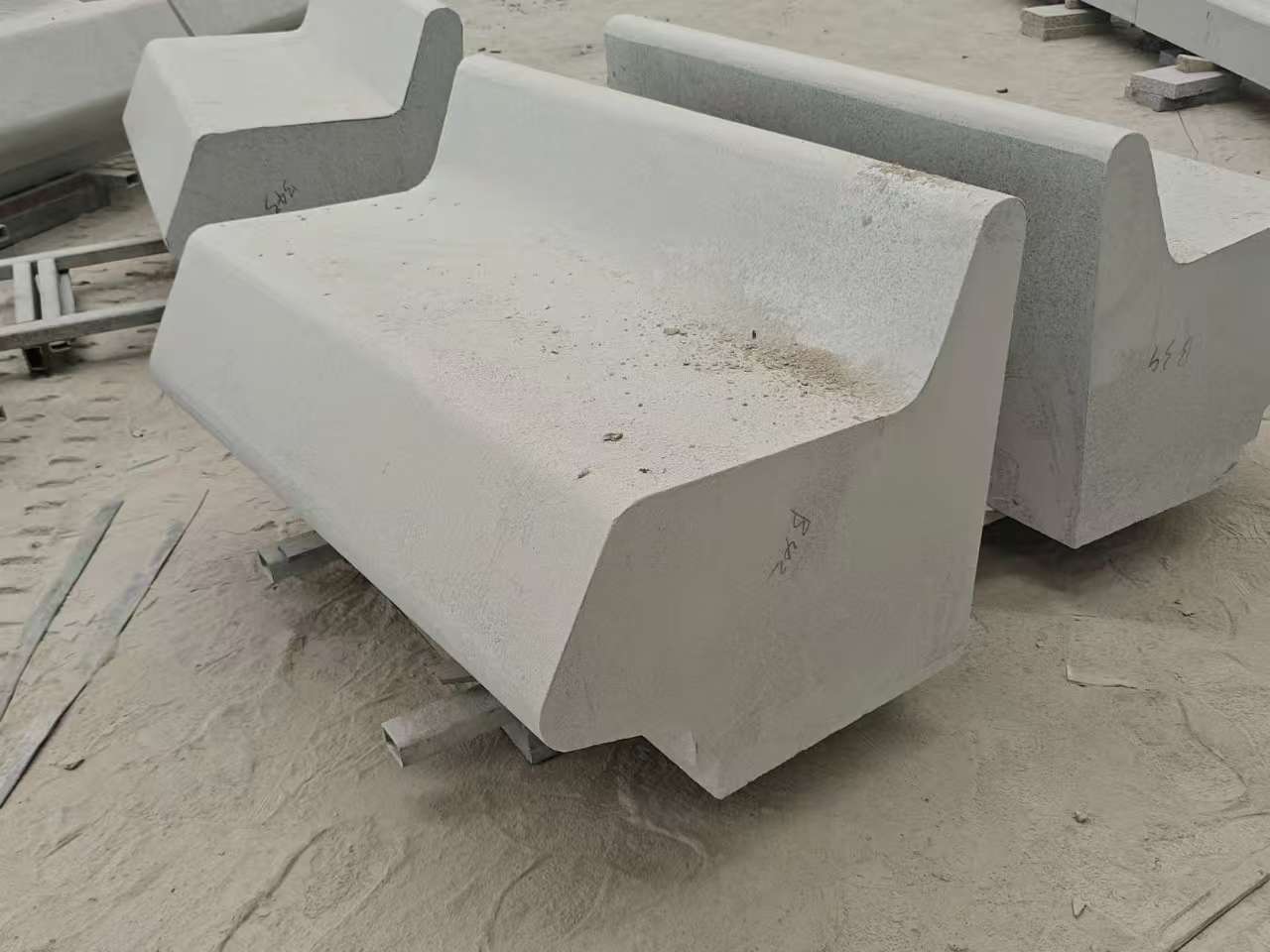 兰州 芝麻白花岗岩异形坐凳，石凳