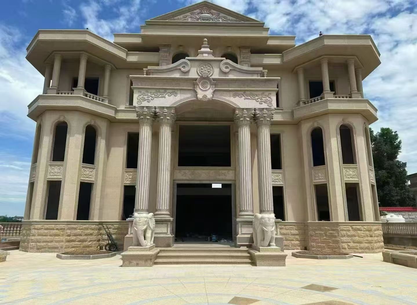 兰州 黄金麻别墅外墙干挂，大柱，大象，蘑菇石，雕花板