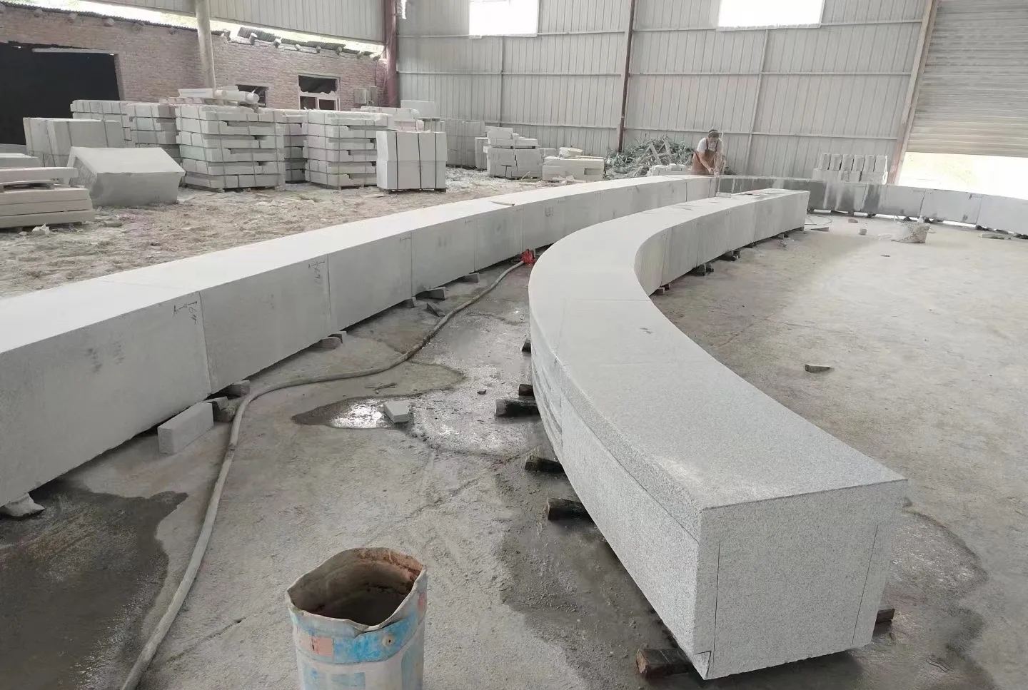 兰州芝麻白花岗岩石板材 园林光面弧形坐凳